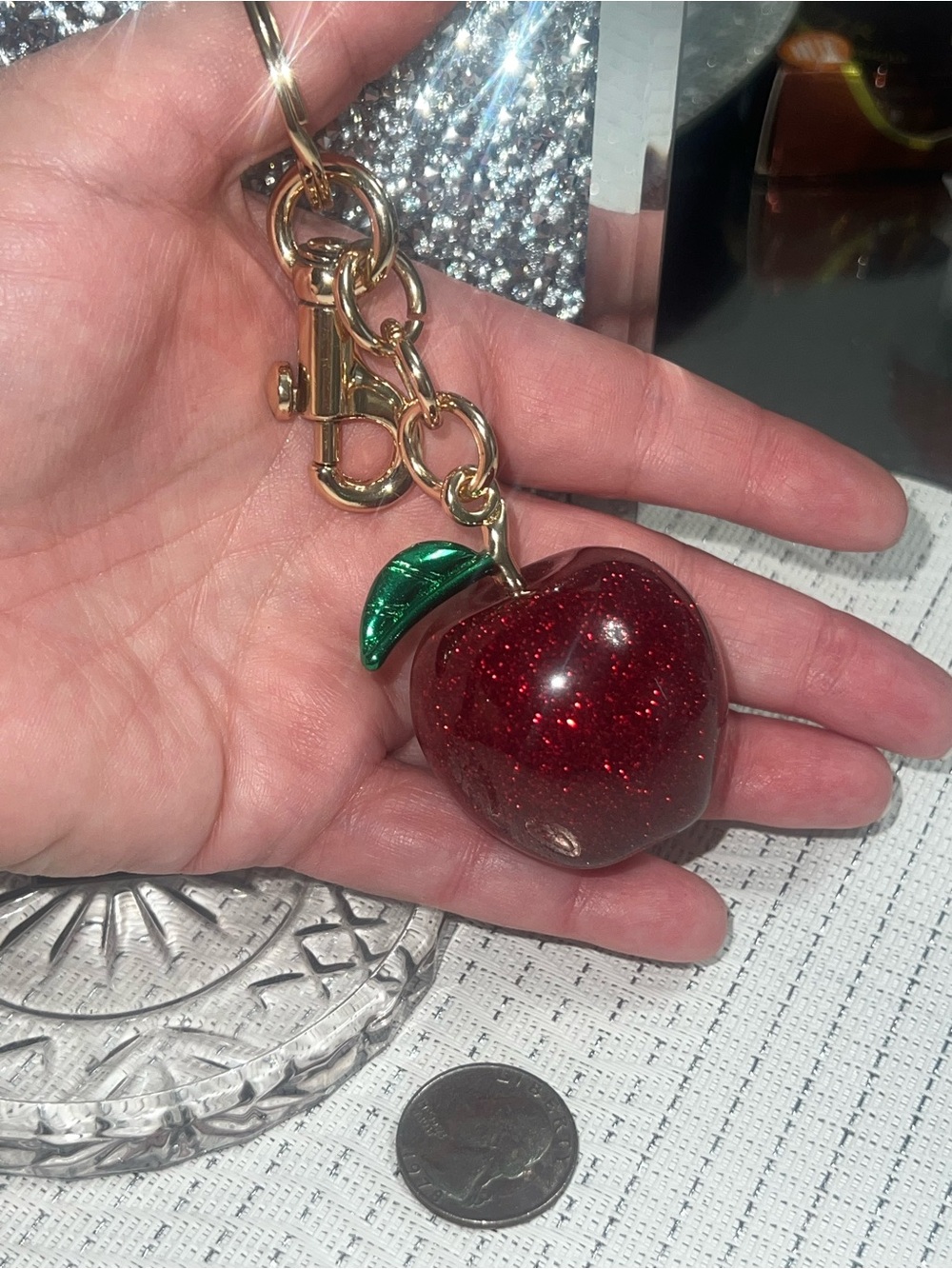 🍎 Glitter Red Apple Keychain Charm - Picture 3 of 3